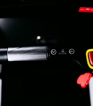 Tapis de course professionnel - 24km/h - CARE - ZEPHYR - Reconditionné